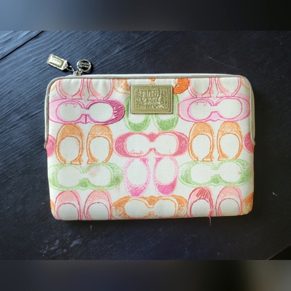 Coach Poppy Classic Multi-color Padded Computer Tablet Laptop Sleeve Case